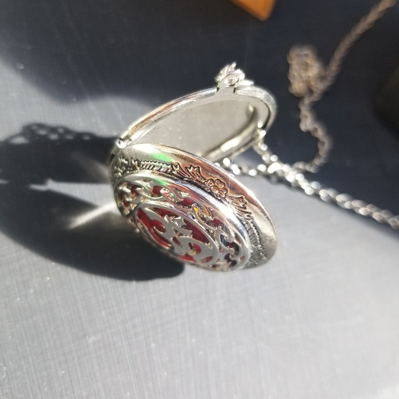 Om Locket Necklace for essential oil diffuser - Picture 4 of 4